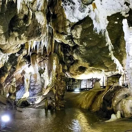 阿基利诺住宿加早餐旅馆 3* 伊格莱西亚斯